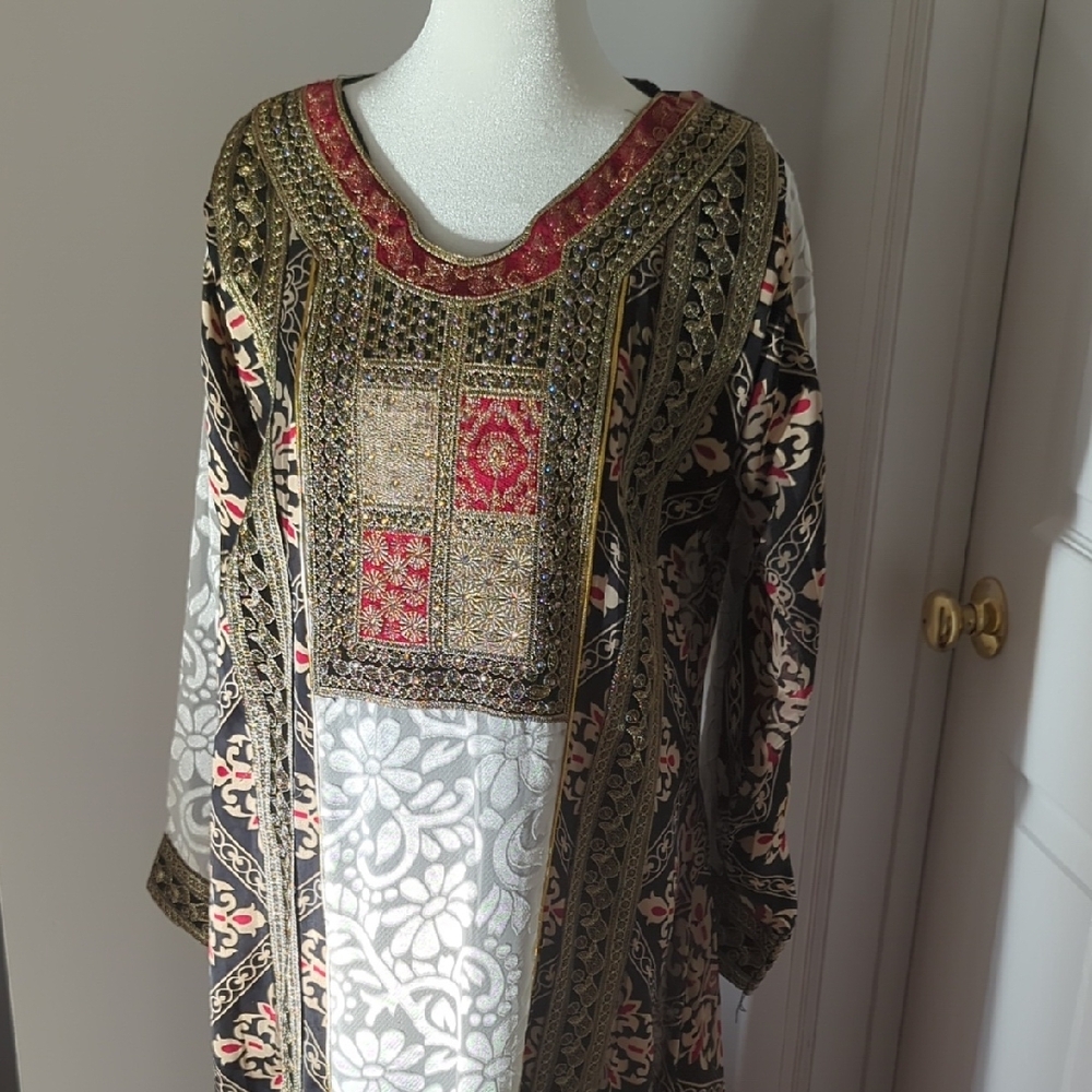 Elegant Black and Gold Embroidered Kaftan